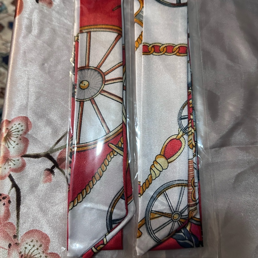 Elegant Wheel Design twilly Scarf set